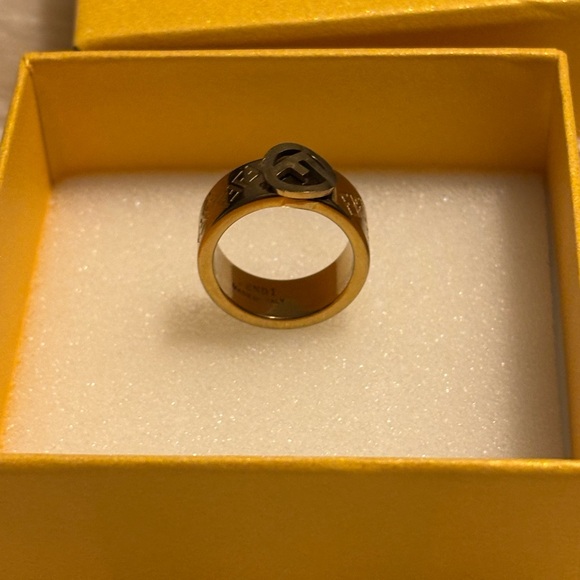 Fendi size 6 ring! Call out: A little scuff on the F initial on the ring. - Picture 7 of 11